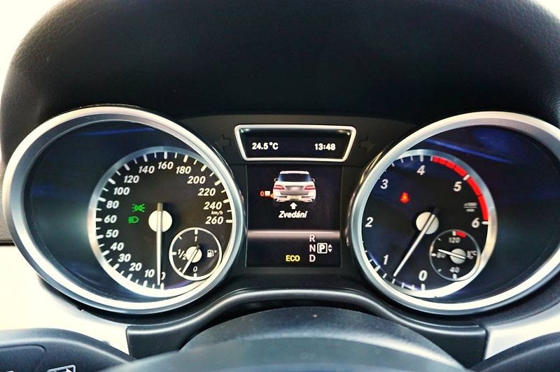 Mercedes-Benz Třídy M (2013) 350 4 MATIC 3,0 CDI 190 kW - fotka 40 z 69