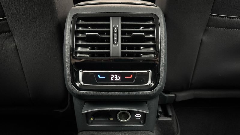 Volkswagen Passat 2.0 TDI DSG Elegance Variant - fotka 22 z 27
