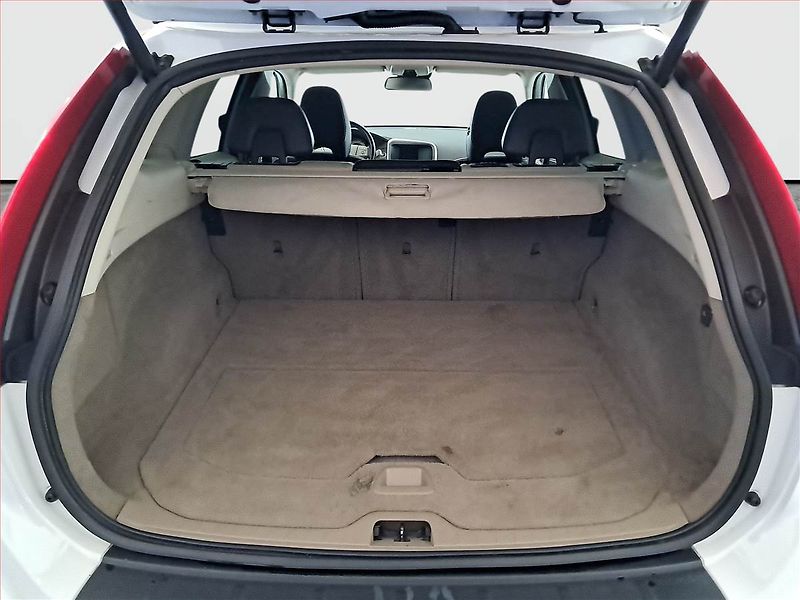 Volvo XC60 (2012) R-Design D3, 4X4, Tempomat - fotka 13 z 15