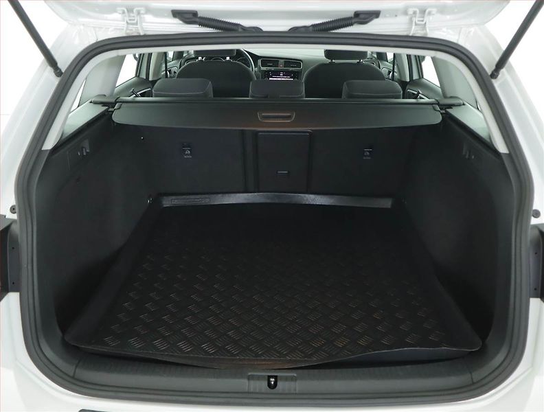 Volkswagen Golf (2019) 2.0 TDI, Navi, Tempomat - fotka 14 z 16