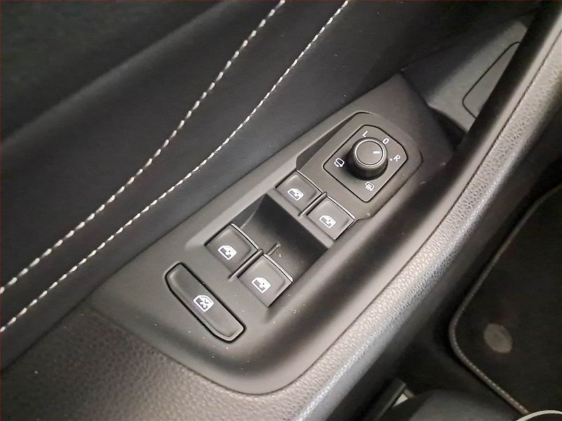 Volkswagen Arteon (2021) R-line 2.0 TDI - fotka 23 z 25