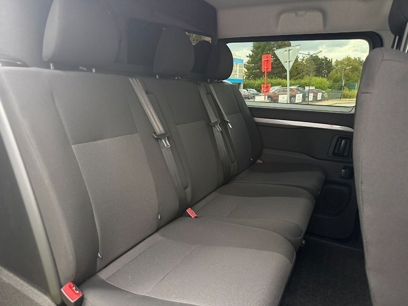 Toyota ProAce L2 2.2L Diesel 150k 6MT Crew C - fotka 8 z 10