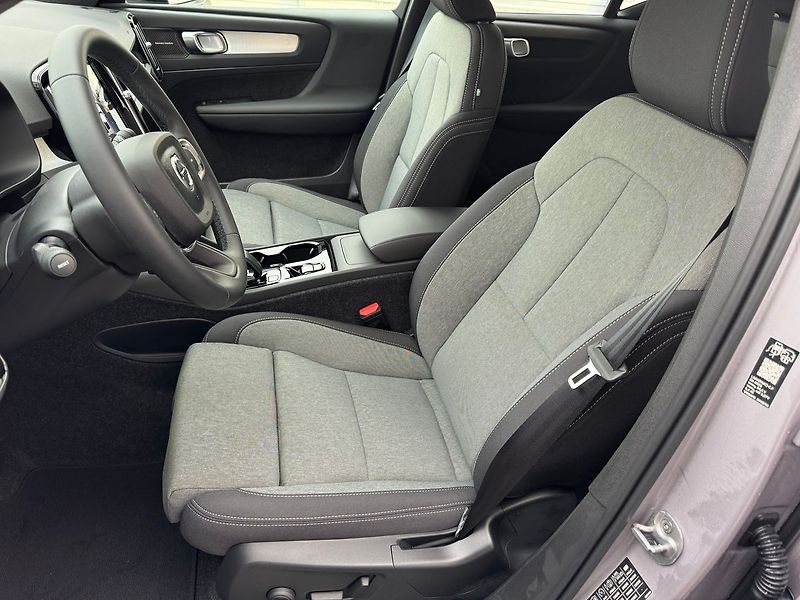 Volvo XC40 (2026) PLUS DARK B3, 360°, PIXEL LED - fotka 11 z 20