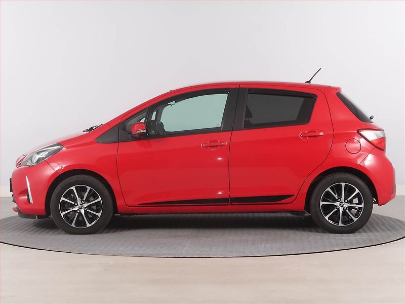 Toyota Yaris (2018) 1.5 Dual VVT-i, Serv.kniha - fotka 3 z 17