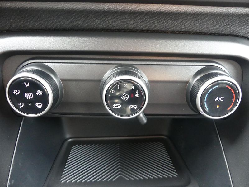 Citroën C3 (2026) PLUS Turbo 100k Manual - fotka 16 z 20