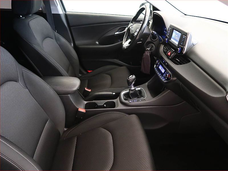 Hyundai i30 (2018) 1.6 CRDi, Tempomat - fotka 9 z 17