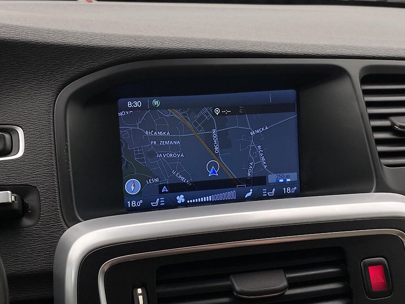 Volvo S60 D3 SUMMUM REZERVACE - fotka 8 z 46