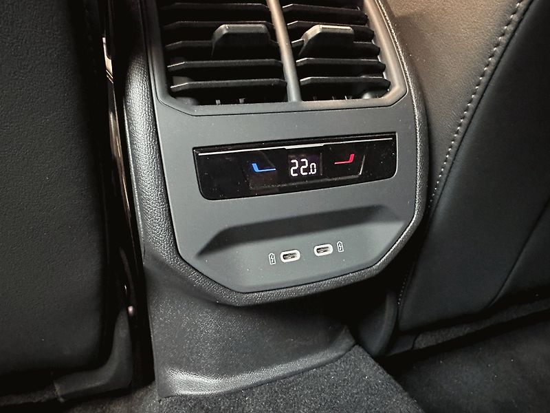 Cupra Formentor (2026) 1.5 eTSI 150k DSG *PANO*TAŽNÉ* - fotka 12 z 28