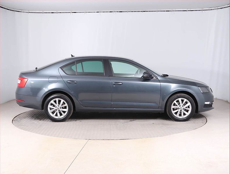 Škoda Octavia (2019) Ambition 1.0 TSI, Automat - fotka 6 z 16