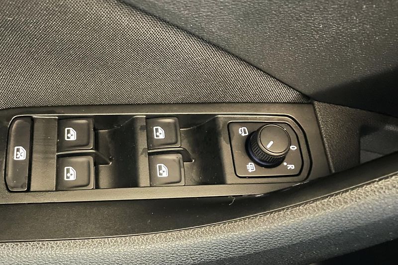 Škoda Kamiq MONTE CARLO, 1.MAJ.,PANORAMA - fotka 20 z 33