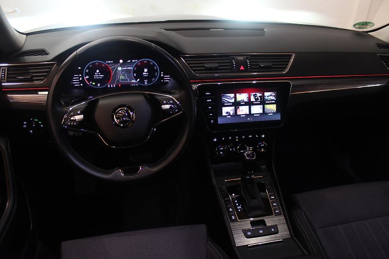 Škoda Superb (2022) 2.0TDI DSG Style Display LED - fotka 30 z 32