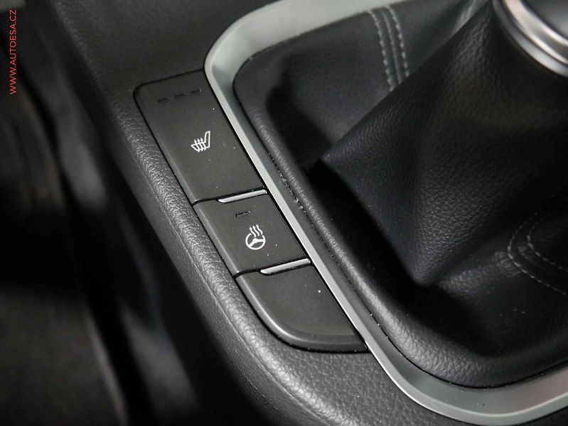 Hyundai i30 (2020) 1.6 CRDi, ČR, Style, navi - fotka 14 z 19