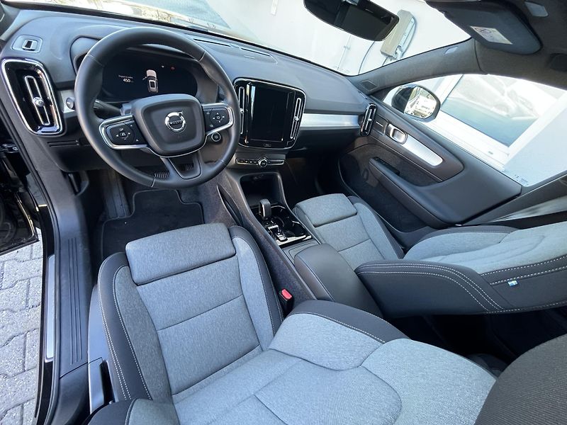 Volvo XC40 B3 FWD BE // 360 // kola - fotka 17 z 51