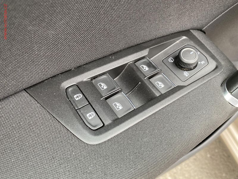 Volkswagen Touran (2020) 2.0TDi, 2.maj,ČR, DSG, navi - fotka 13 z 19