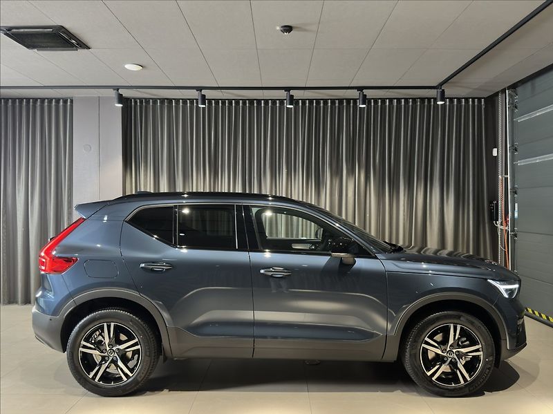 Volvo XC40 (2026) 2,0 B4  Plus - fotka 3 z 29