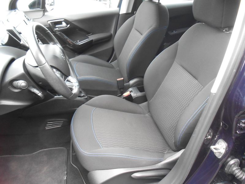 Peugeot 208 NAVIGACE,CHROM,LED!! - fotka 27 z 42