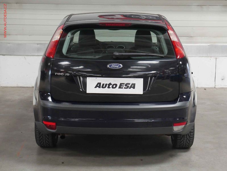 Ford Focus (2007) 2.0 i, AC, výhřev sed - fotka 5 z 15