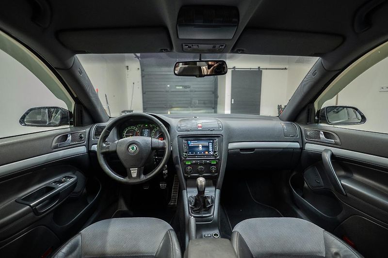 Škoda Octavia 2.0 TDI RS 125 kW - fotka 9 z 32