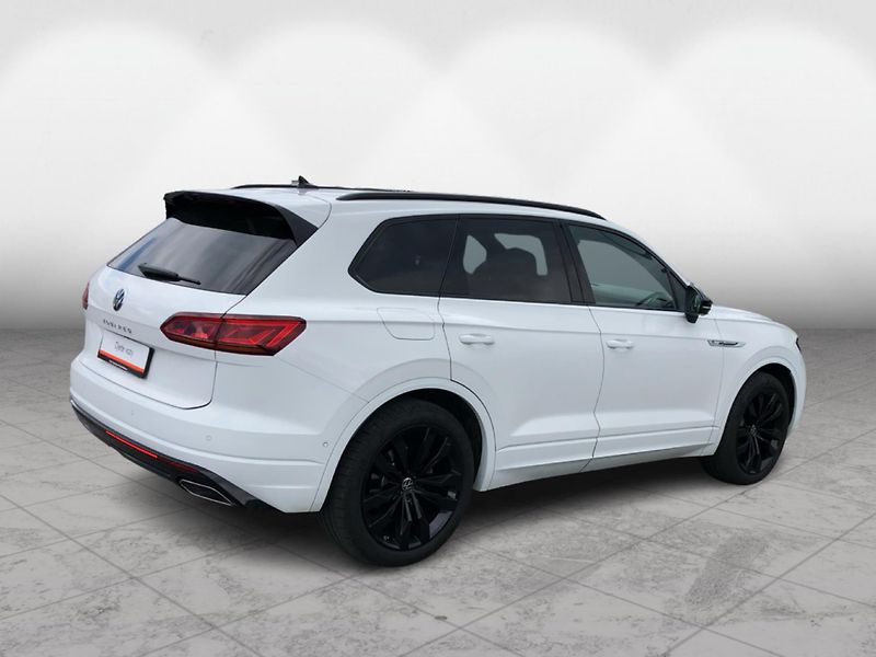 Volkswagen Touareg 3.0 TDI R-Line - fotka 2 z 30
