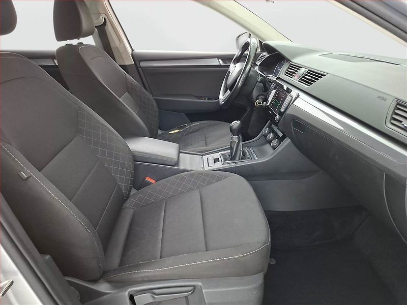 Škoda Superb (2019) 2.0 TDI, Park. senzory - fotka 9 z 15