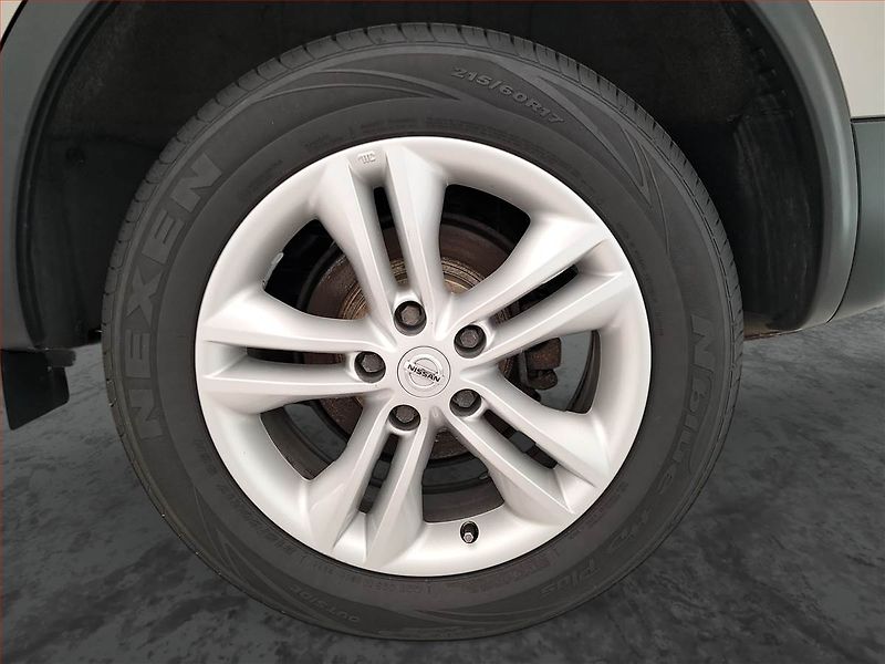 Nissan Qashqai (2012) 1.6 dCi, Serv.kniha, Navi - fotka 15 z 21