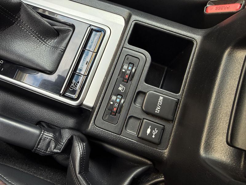 Toyota Land Cruiser 2.8 D-4D AT AWD 130 kW Executi - fotka 24 z 28