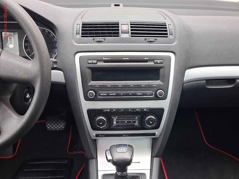 Škoda Octavia (2011) 1.4 TSi, Family, DSG, xenon - fotka 12 z 17