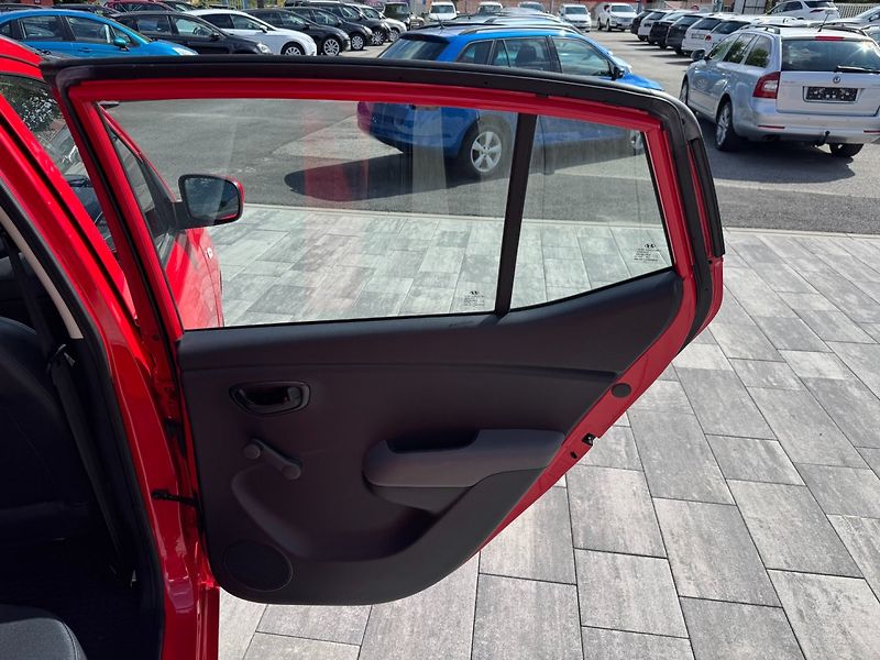 Hyundai i10 (2008) 1.1i 48kW - fotka 23 z 32