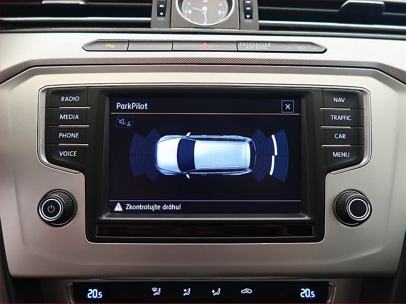 Volkswagen Passat (2015) 2.0 TDI, Automat, Navi - fotka 18 z 18
