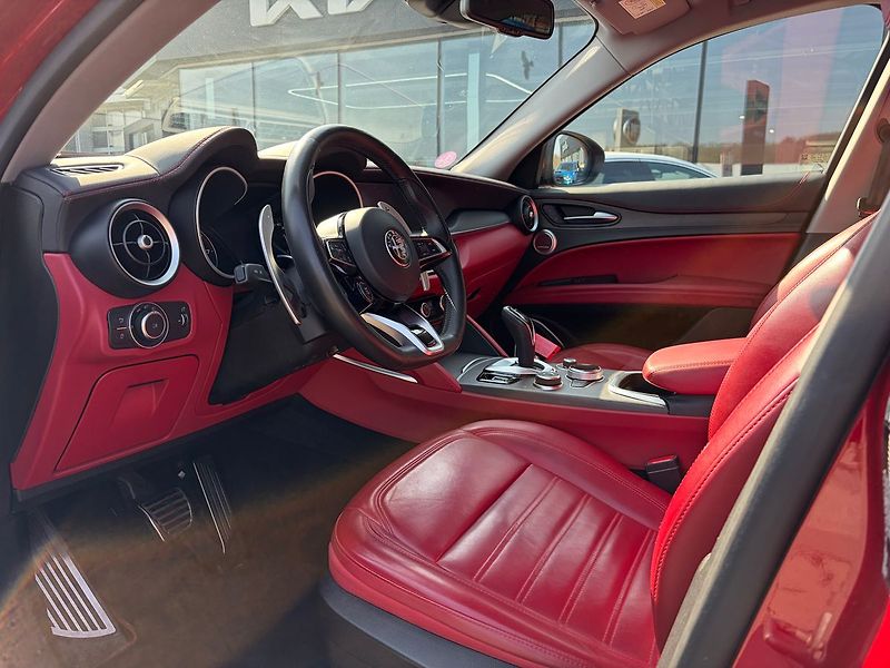 Alfa Romeo Stelvio 2.0T 280k AWD Veloce AT8 - fotka 5 z 11