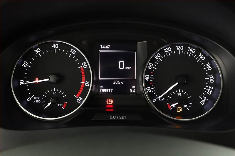 Škoda Rapid (2016) Spaceback 1.2 TSI, Tempomat - fotka 8 z 14