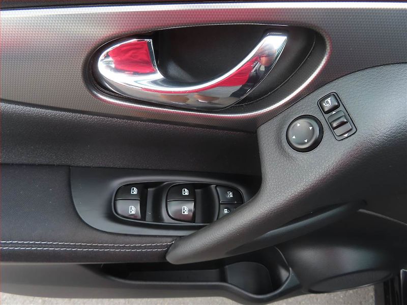 Nissan Qashqai (2017) N-Connecta 1.2 DIG-T, Automat - fotka 17 z 24