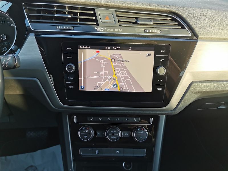 Volkswagen Touran 2.0 TDI Comfortline/Kamera - fotka 10 z 26