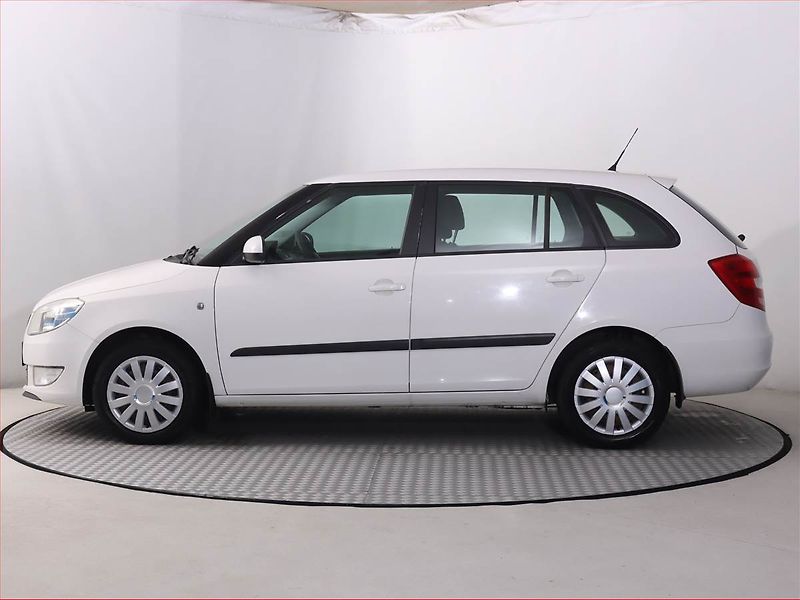 Škoda Fabia (2012) 1.2 12V, Serv.kniha - fotka 3 z 15