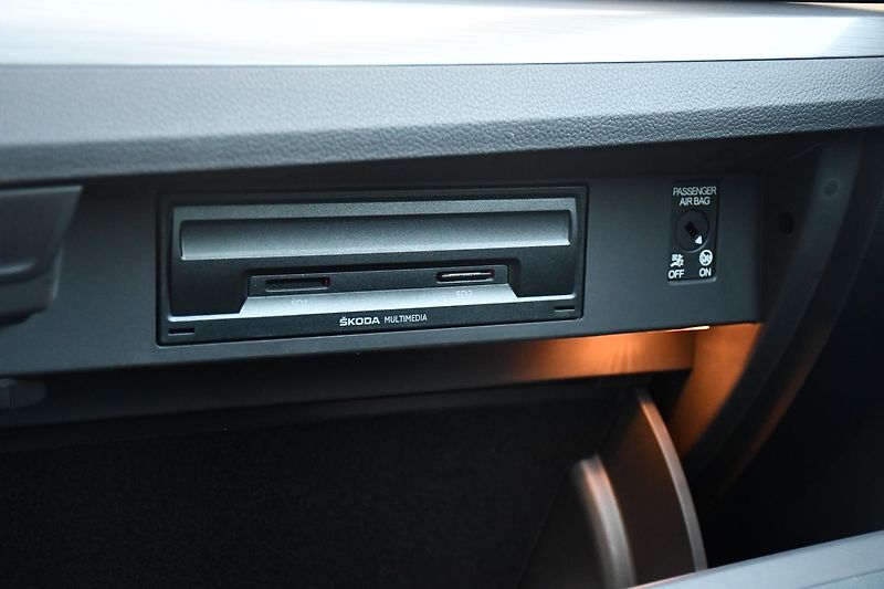 Škoda Superb 1,5TSi STYLE - fotka 38 z 57