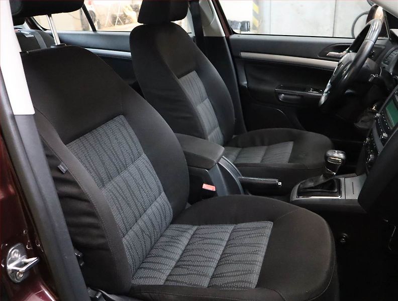 Škoda Octavia (2011) 2.0 TDI, Automat, nová STK - fotka 9 z 17