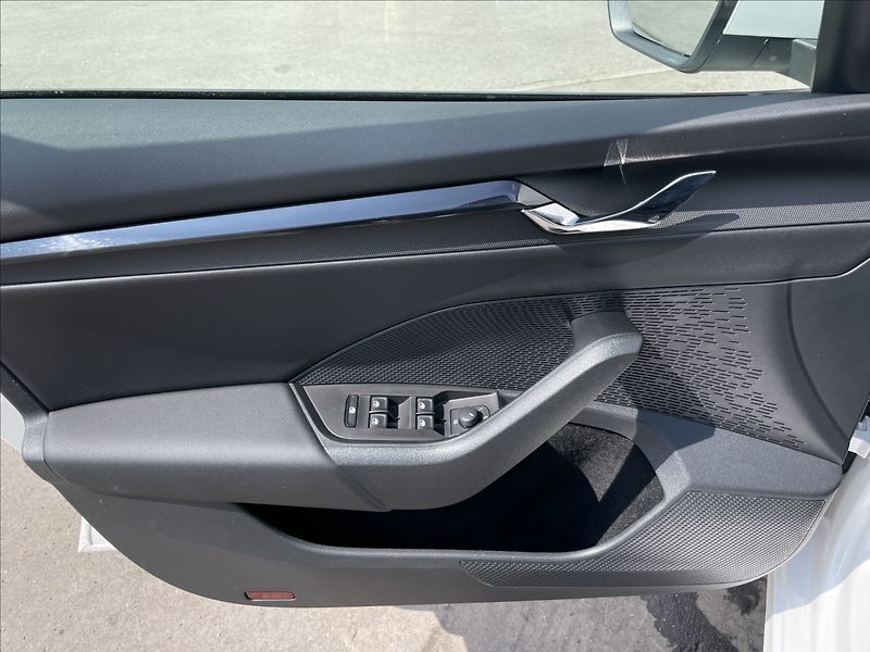 Škoda Octavia 1,0 TSI Ambition Plus LED+PDC - fotka 14 z 23