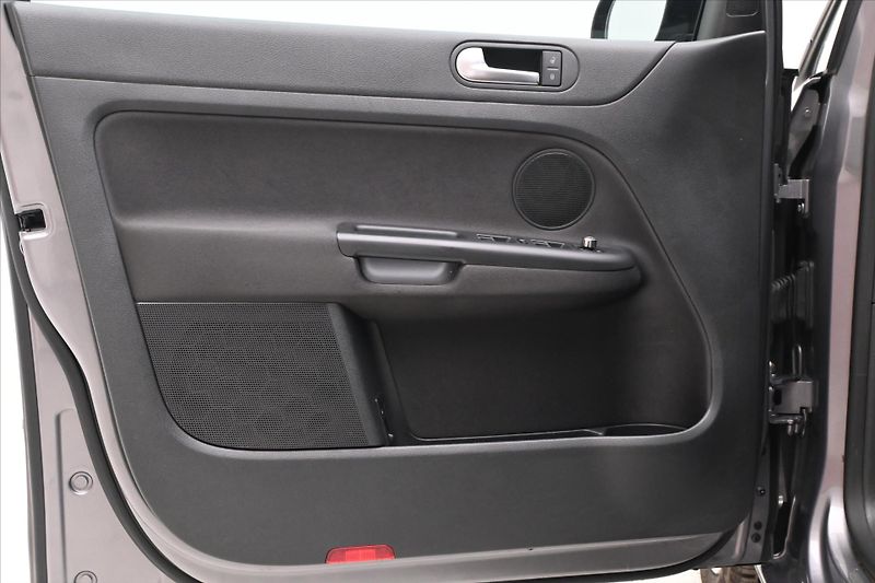 Volkswagen Golf Plus 1,6 TDI 77kW KLIMA Tažné - fotka 23 z 29