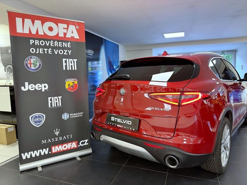 Alfa Romeo Stelvio (2017) 2.0T 280k AT8 ZF Q4 4x4 First - fotka 5 z 17