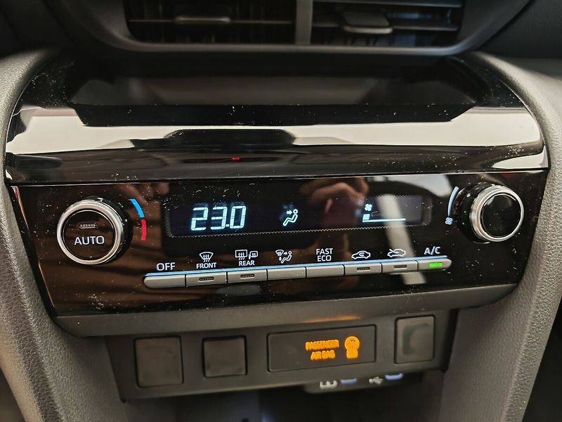 Toyota Yaris Cross 1.5 Hybrid eCVT Comfort 4x2 - fotka 23 z 28