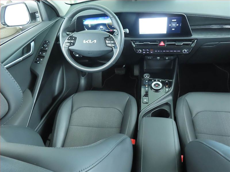 Kia Niro (2023) EV, SoH 100% - fotka 7 z 26