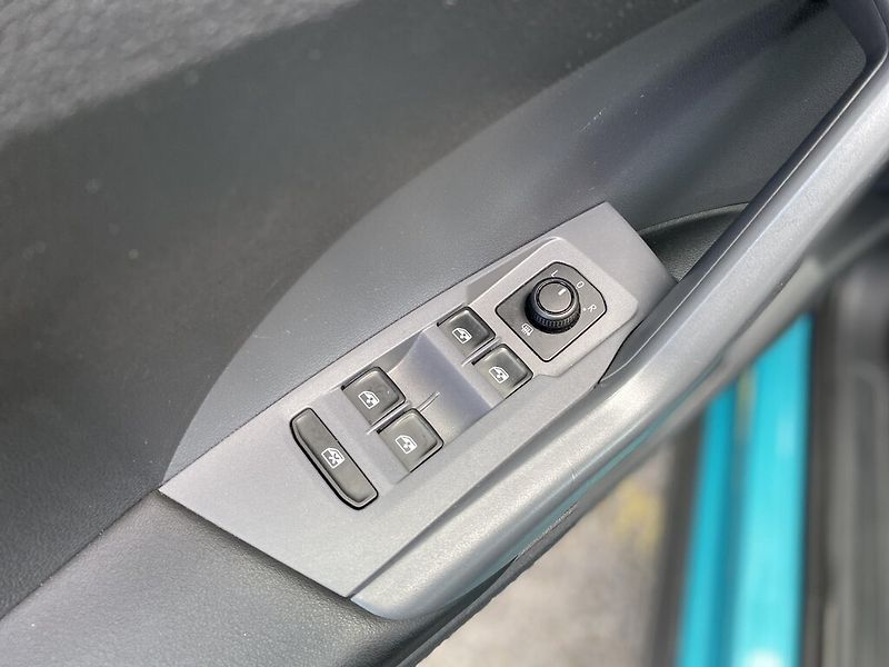 Volkswagen T-Cross 1,0 TSI 70 kW Life - fotka 11 z 25