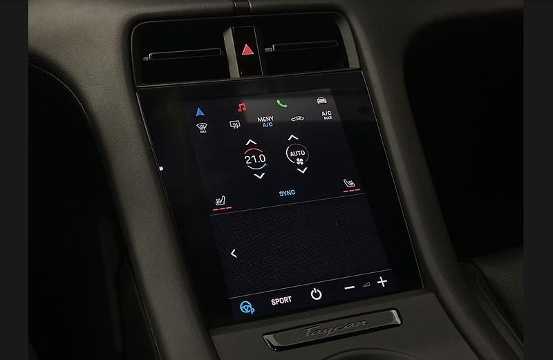 Porsche Taycan 93 kWh Panorama - fotka 24 z 25