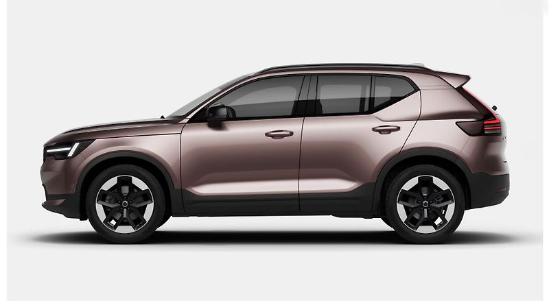 Volvo XC40 (2026) B4 PLUS AUT - fotka 2 z 13