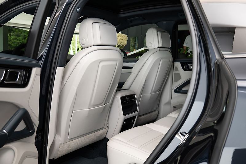 Porsche Cayenne E-Hybrid Platinum Edition/Bose - fotka 9 z 28