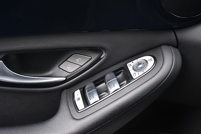 Mercedes-Benz Třídy C 200d PRAV. SERVIS MB 2xPNEU - fotka 26 z 55