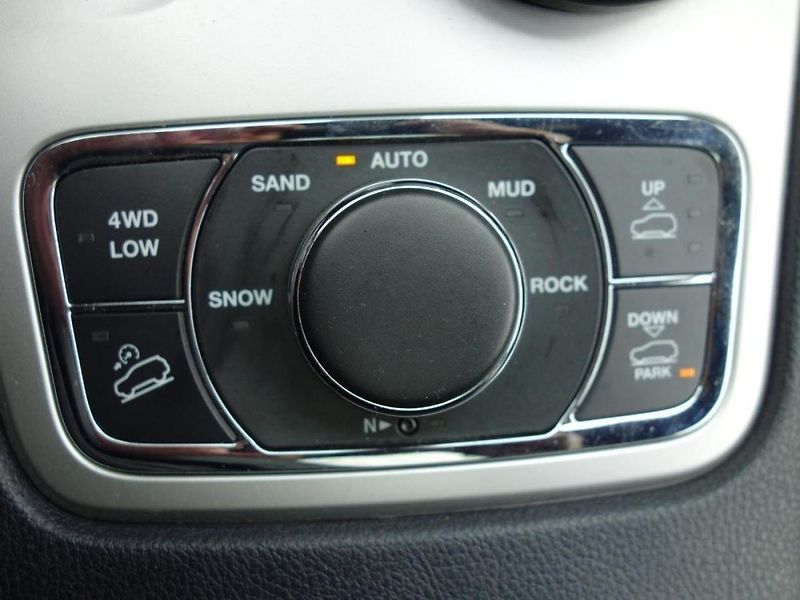 Jeep Grand Cherokee (2015) 3.0CRDi 184kW 4x4 8A OVERLAND - fotka 13 z 37