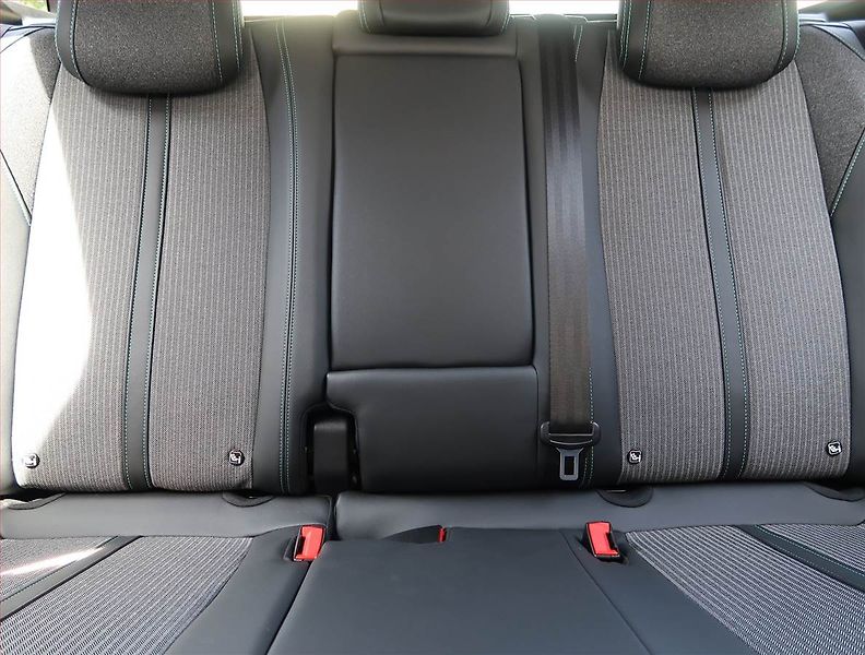 Peugeot 3008 (2021) 1.2 PureTech - fotka 10 z 23