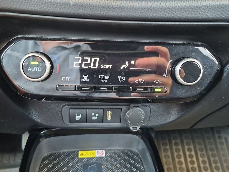 Toyota Aygo Executive Smart JBL 1,0 CVT - fotka 19 z 25