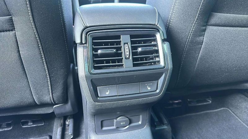 Škoda Karoq Sportline 2,0 TSI 140kW DSG7 4 - fotka 23 z 32